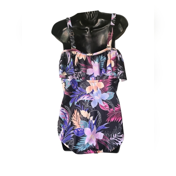 Raisins -Women's  Size 16W Curves Swimsuit. - Picture 10 of 10